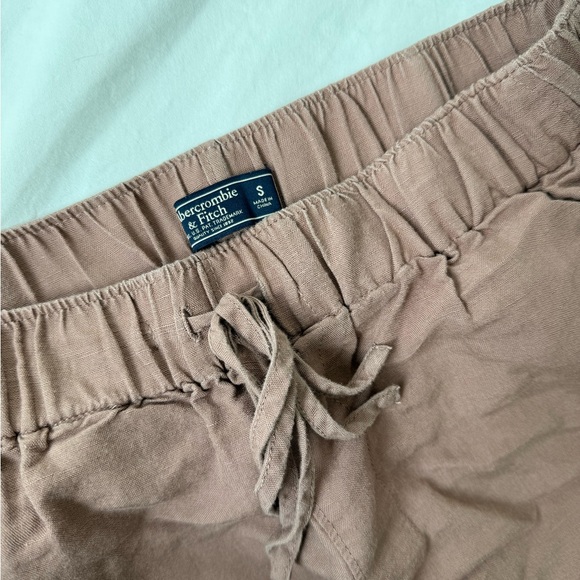 Pink Linen Cropped Pants - Picture 2 of 2